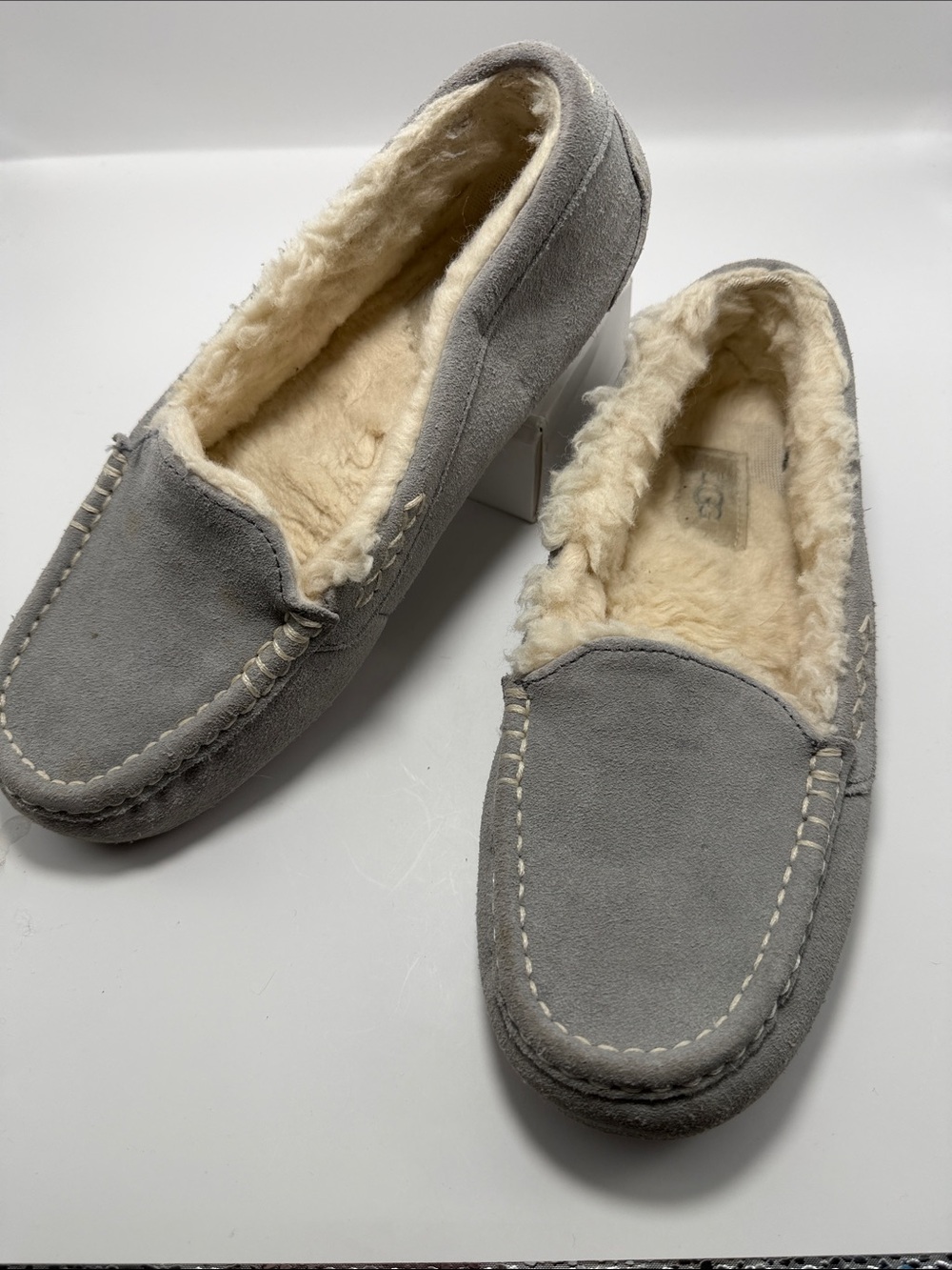 UGG Gray Suede Sheepskin Moccasin Slippers Estimated Women’s Size 6
